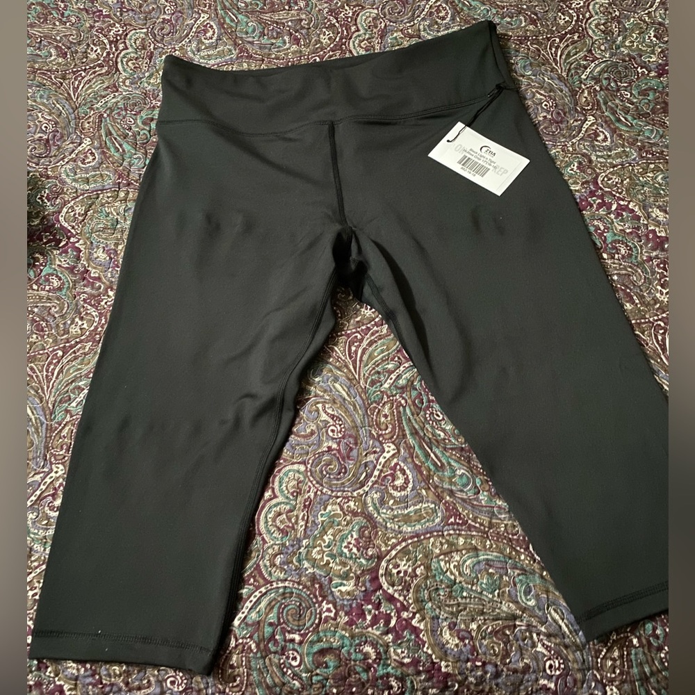 ZYIA Black Light n Tight Hi-rise Crop 17" Size (16-18)